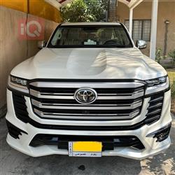 تۆیۆتا لاند کروزەر